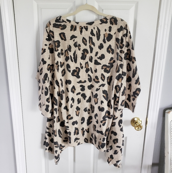 💕HP💕 Premise Leopard Print Sweater Tunic - Picture 3 of 6